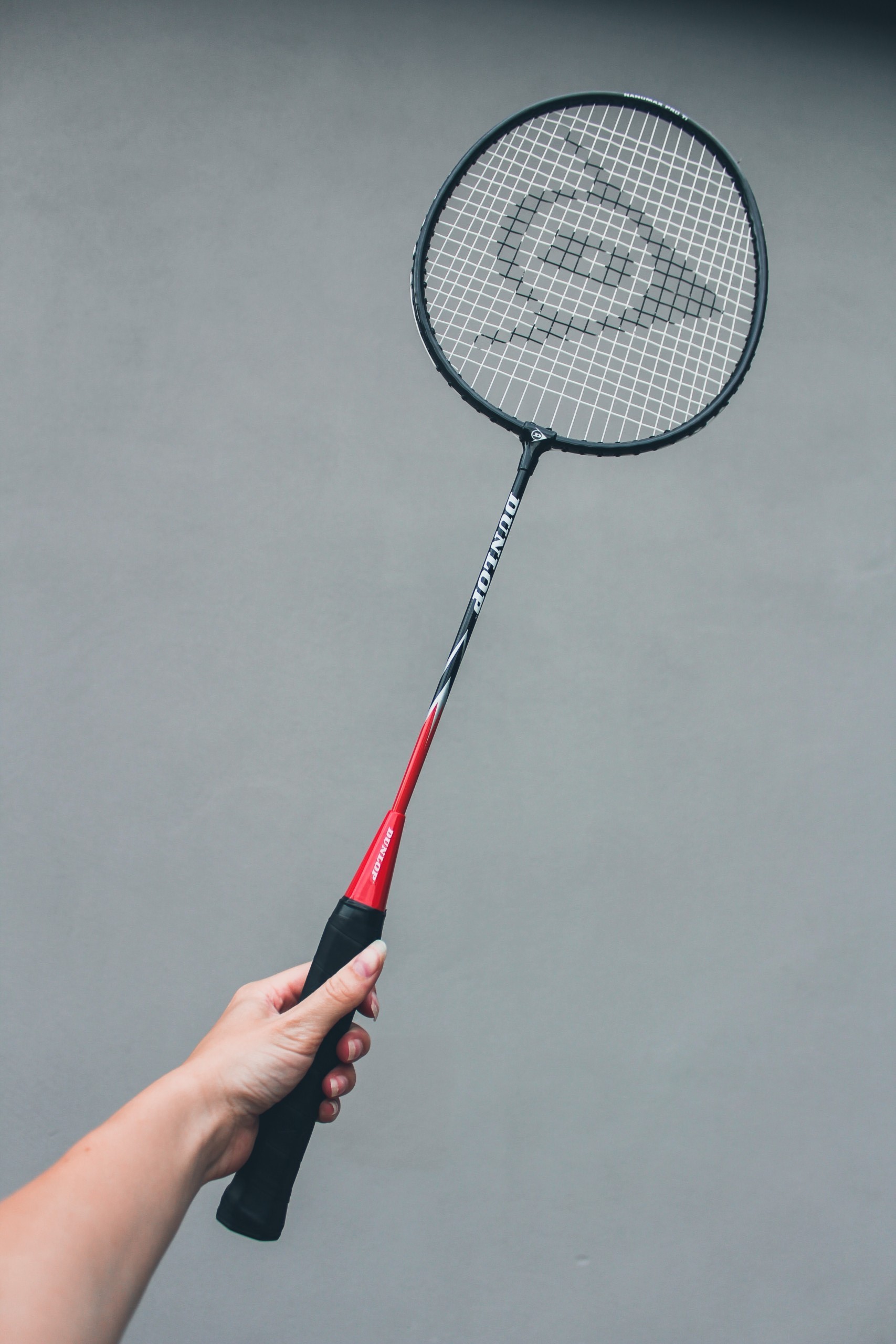 comment-tenir-sa-raquette-rac-badminton